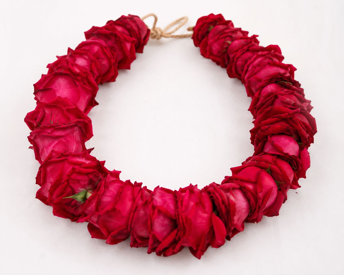 Fresh red gulab flower mala for bulk order in Jaipur